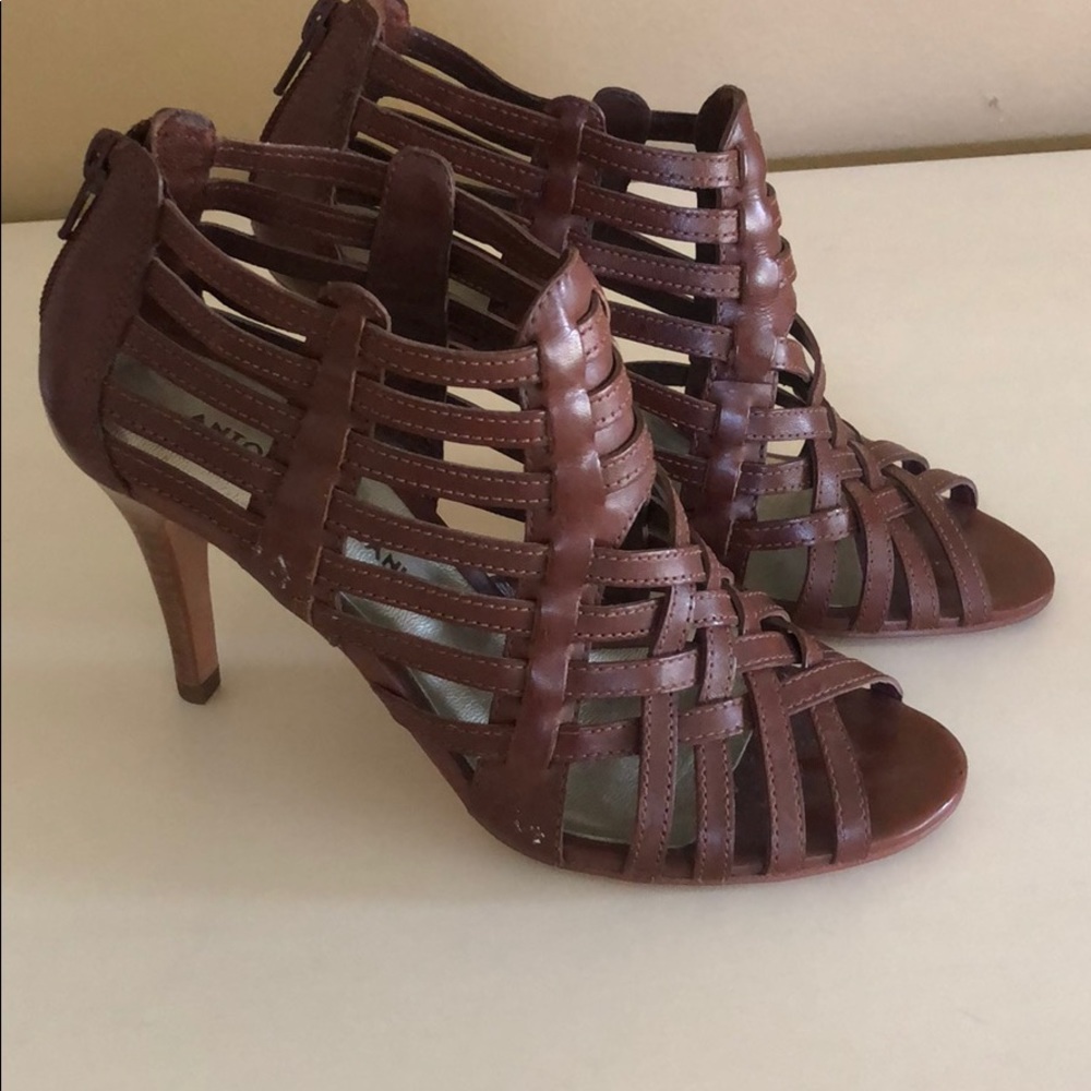 Antonio Melani brown leather heels